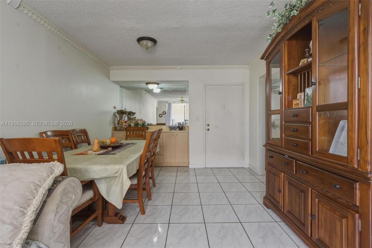 8321 NW 7th St, Unit 1-202, Miami, FL 33126 Photo