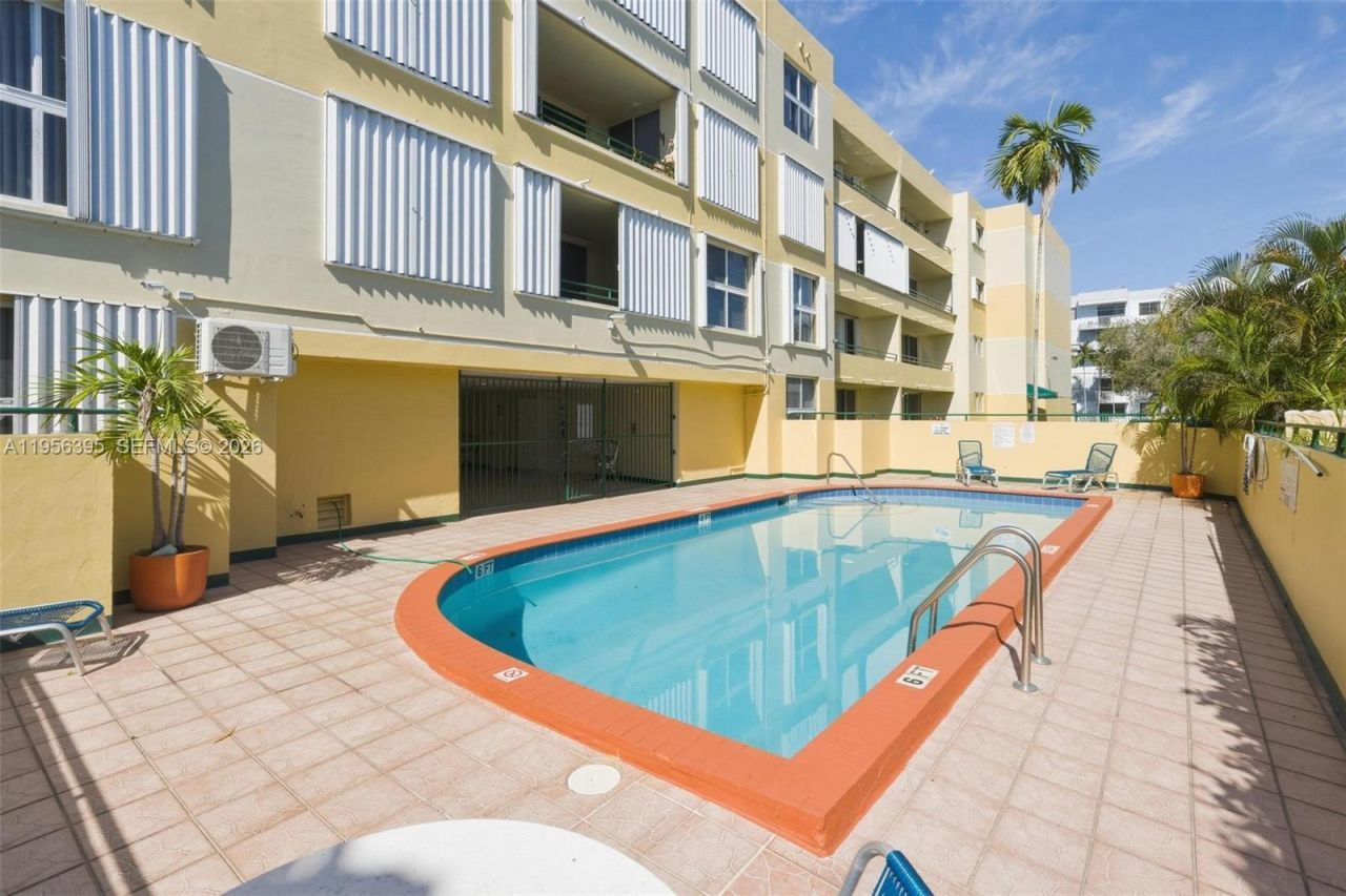 8321 NW 7th St, Unit 1-202, Miami, FL 33126 Photo