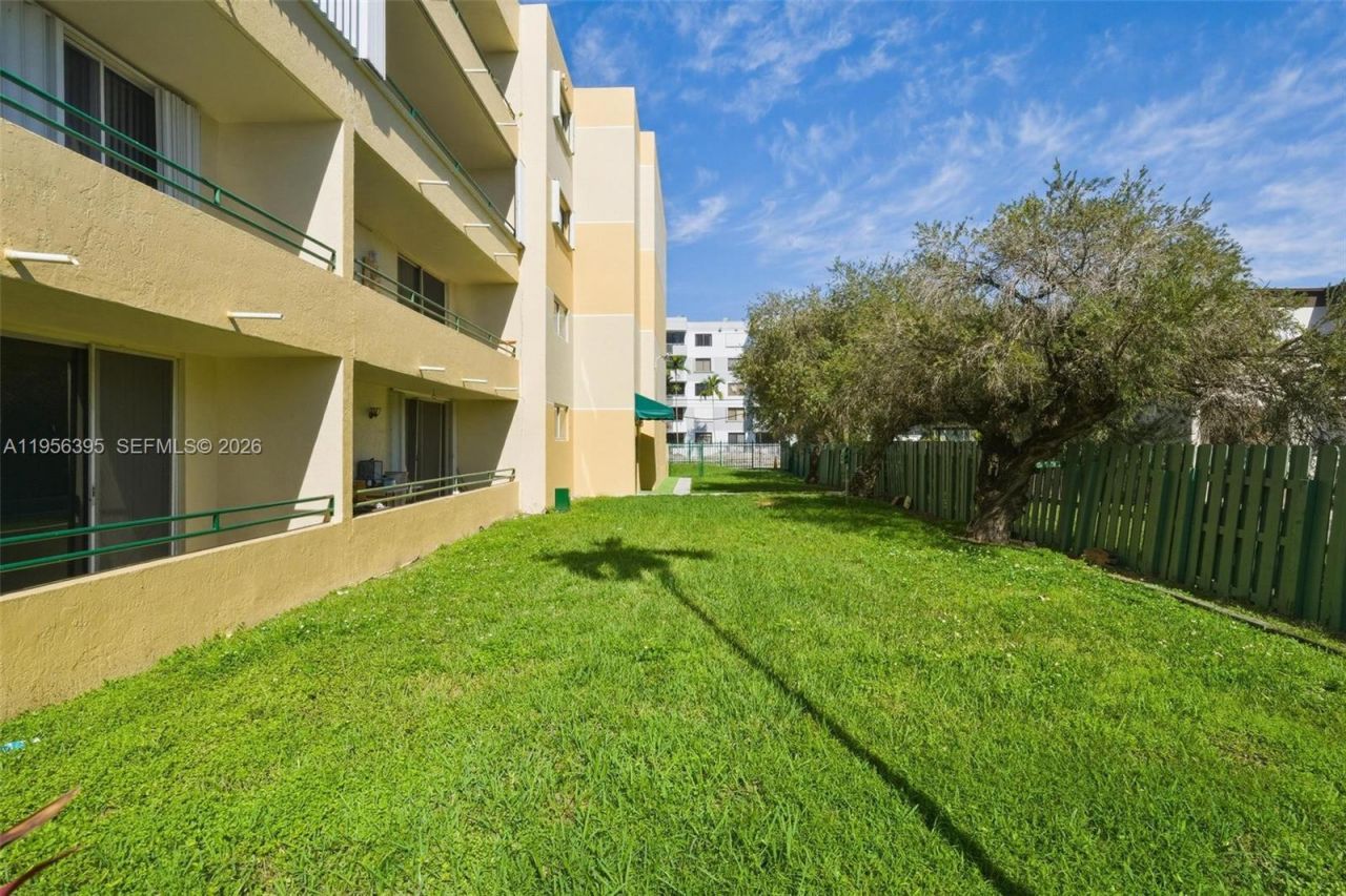 8321 NW 7th St, Unit 1-202, Miami, FL 33126 Photo