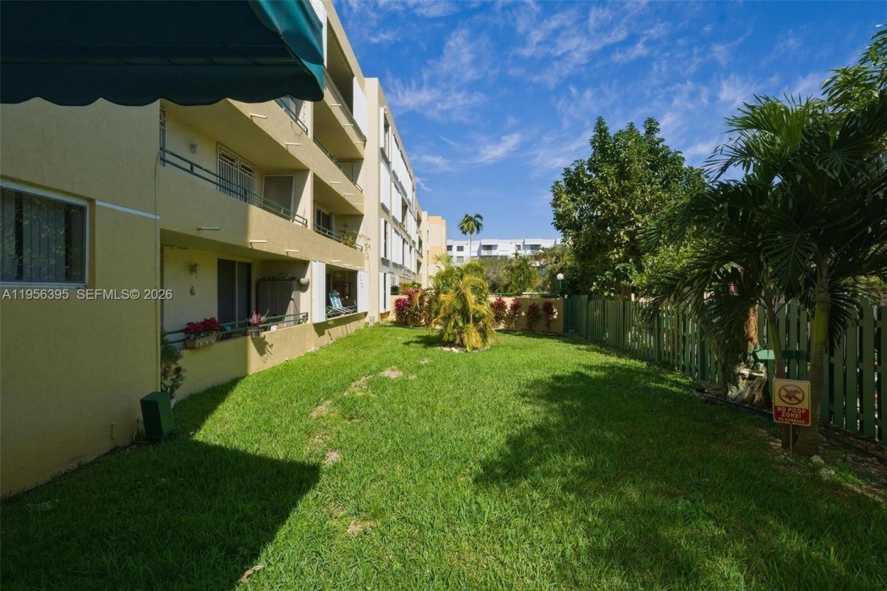 8321 NW 7th St, Unit 1-202, Miami, FL 33126 Photo