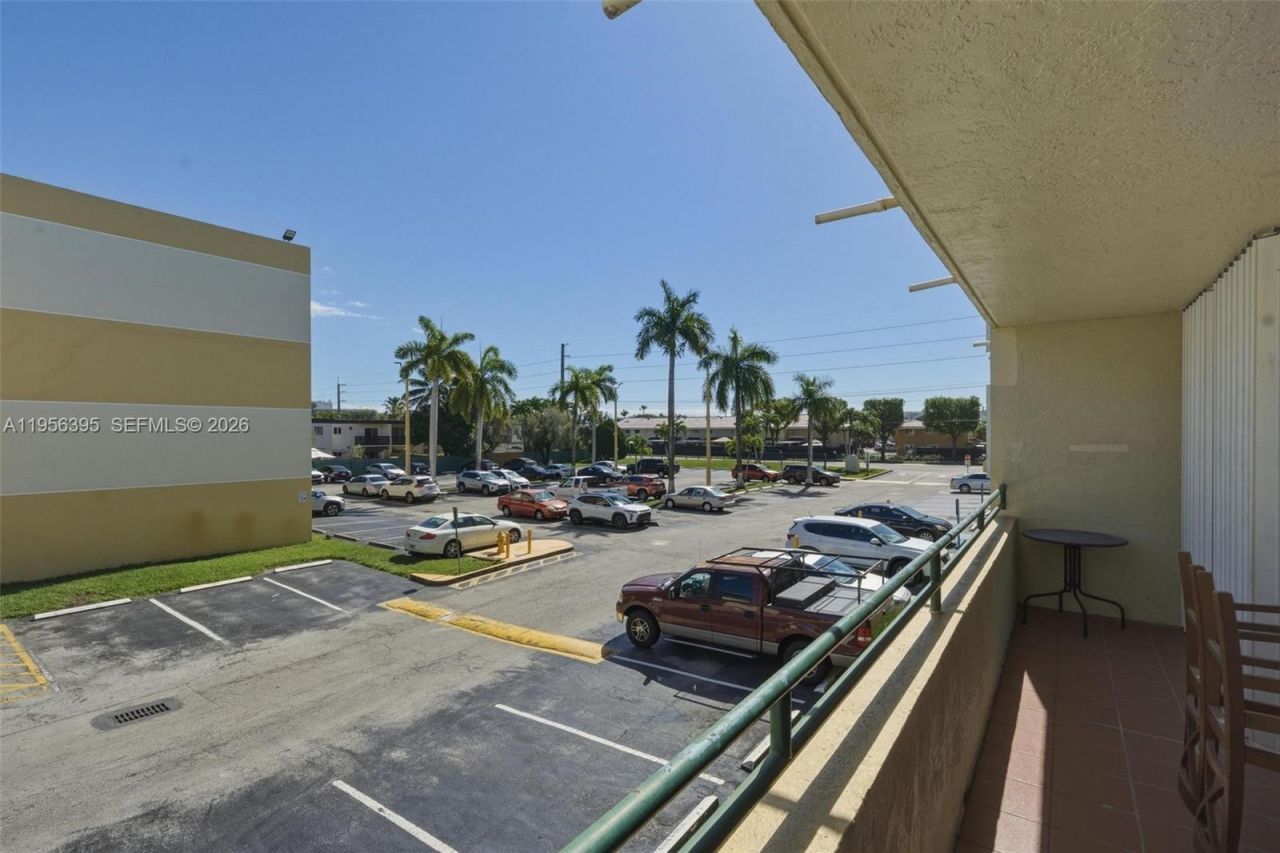 8321 NW 7th St, Unit 1-202, Miami, FL 33126 Photo
