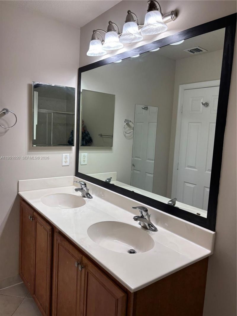 5907 Abbey Rd, Tamarac, FL 33321 Photo