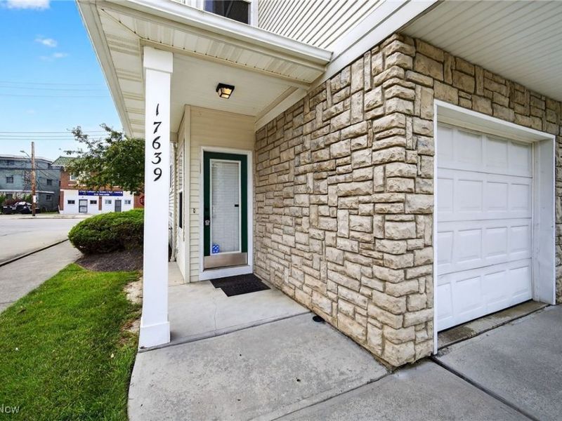 17639 Wildwood Lane, Cleveland, OH 44119 Photo 2