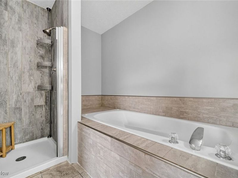 17639 Wildwood Lane, Cleveland, OH 44119 Photo 21