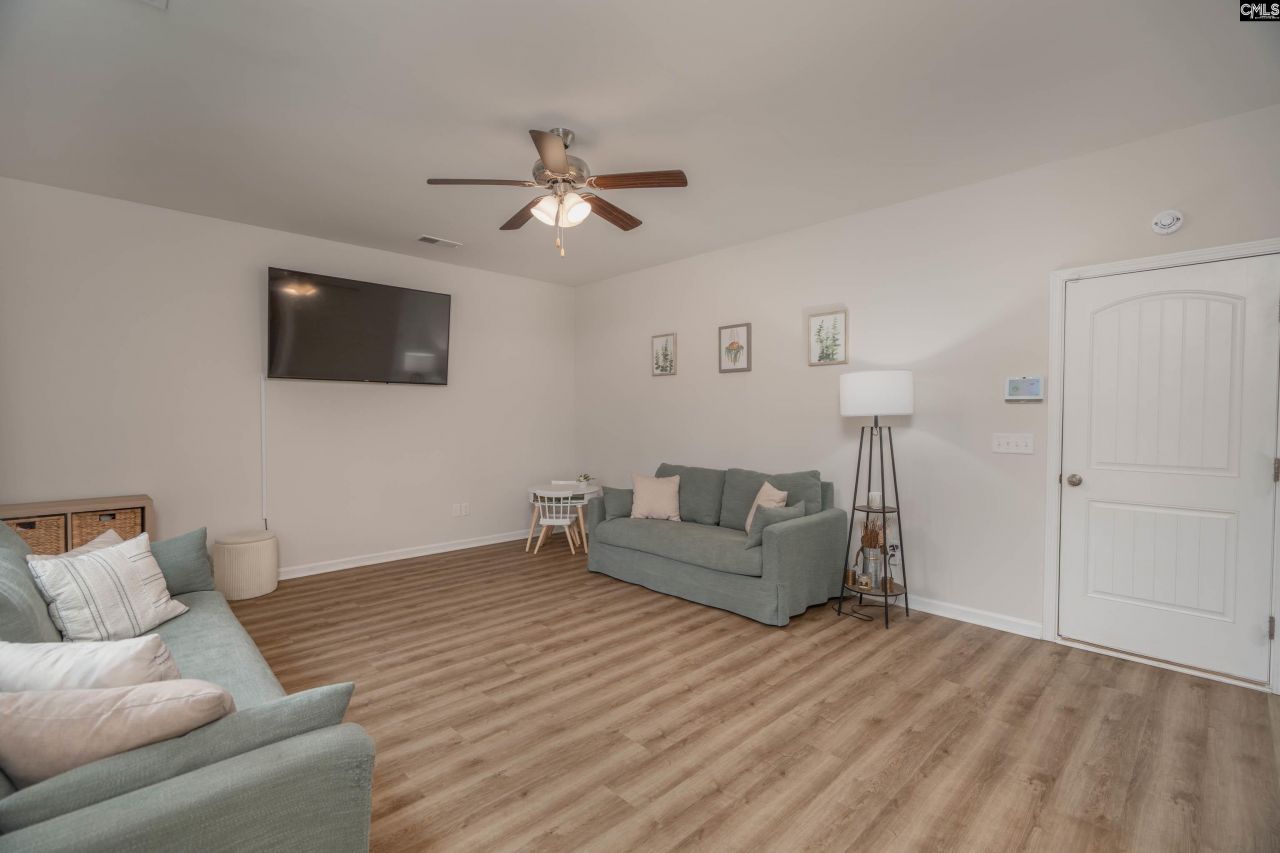 413 Blue Artesian Way  Photo 16