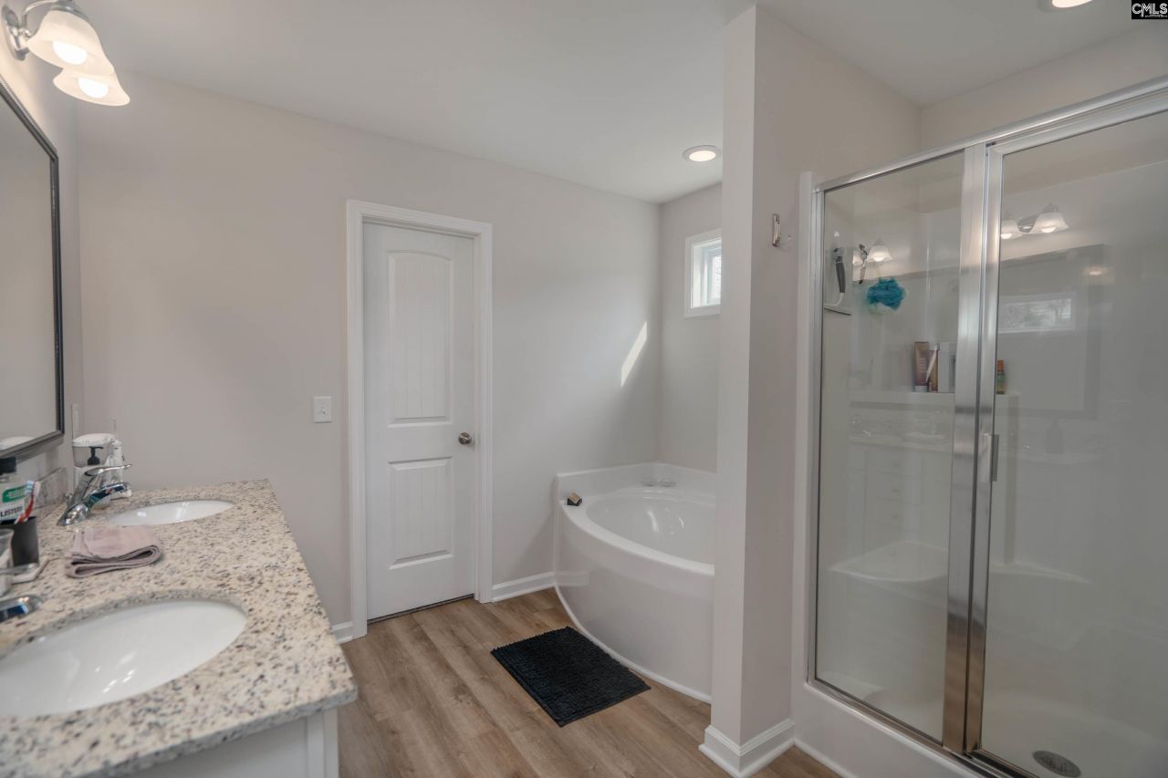 413 Blue Artesian Way  Photo 32