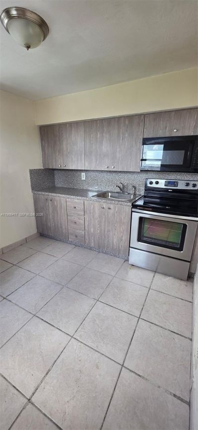 654 W 29th St, Unit 1, Hialeah, FL 33012 Photo