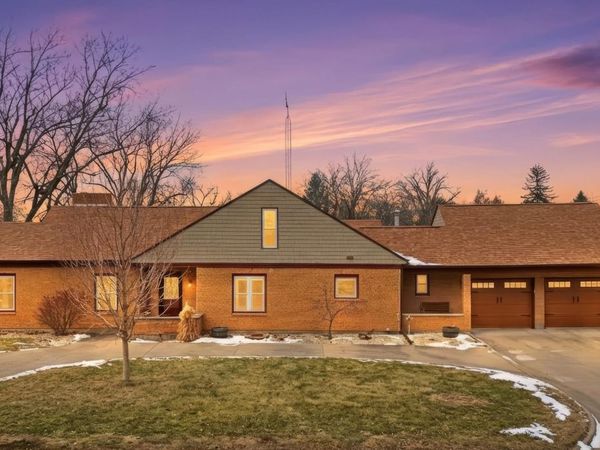 704 W Washington Boulevard, Washington, IA 52353