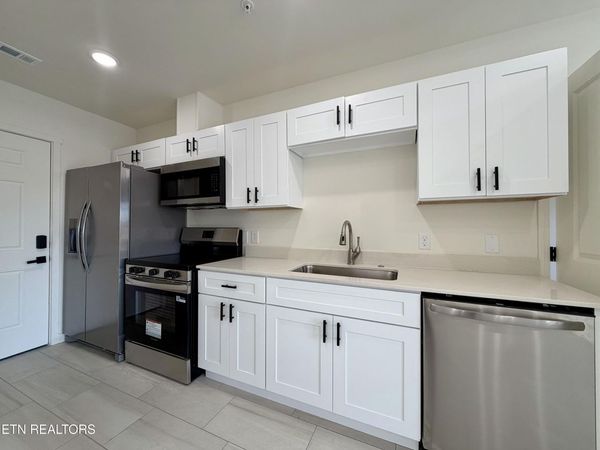 129 Sugarfoot Way, Pigeon Forge, TN 37863