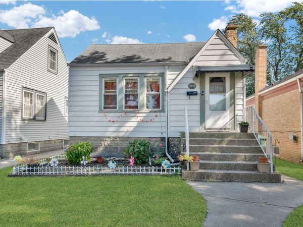 9427 S Utica Avenue, Evergreen Park, IL 60805