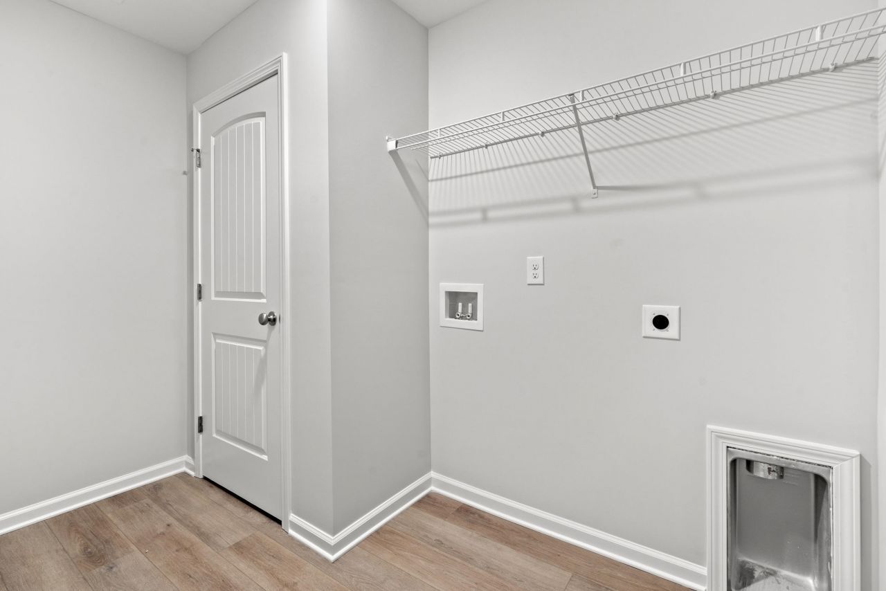 5015 Shore Breeze Dr. Photo 16