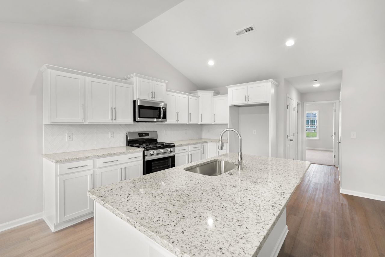 5015 Shore Breeze Dr. Photo 4