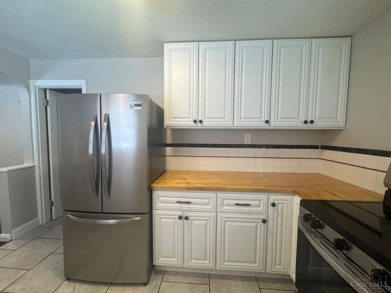 7849 Seward Avenue, Cincinnati, OH 45231 Photo 3