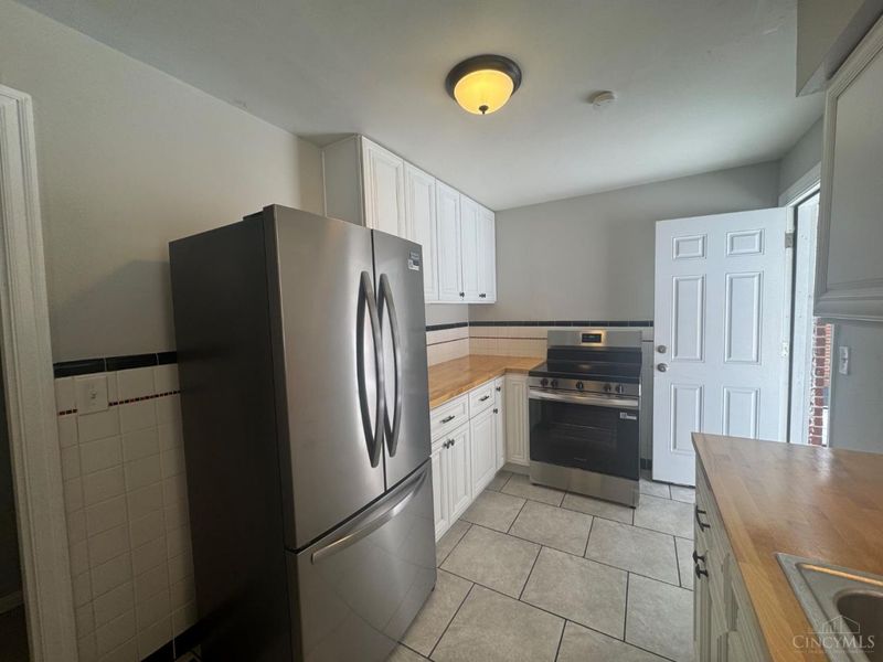 7849 Seward Avenue, Cincinnati, OH 45231 Photo 6