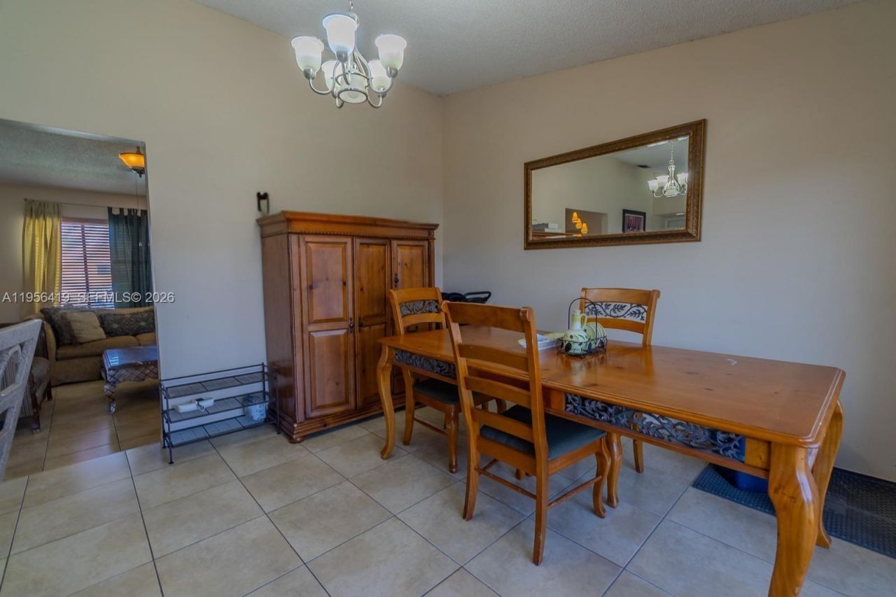 20013 NW 62nd Pl, Hialeah, FL 33015 Photo