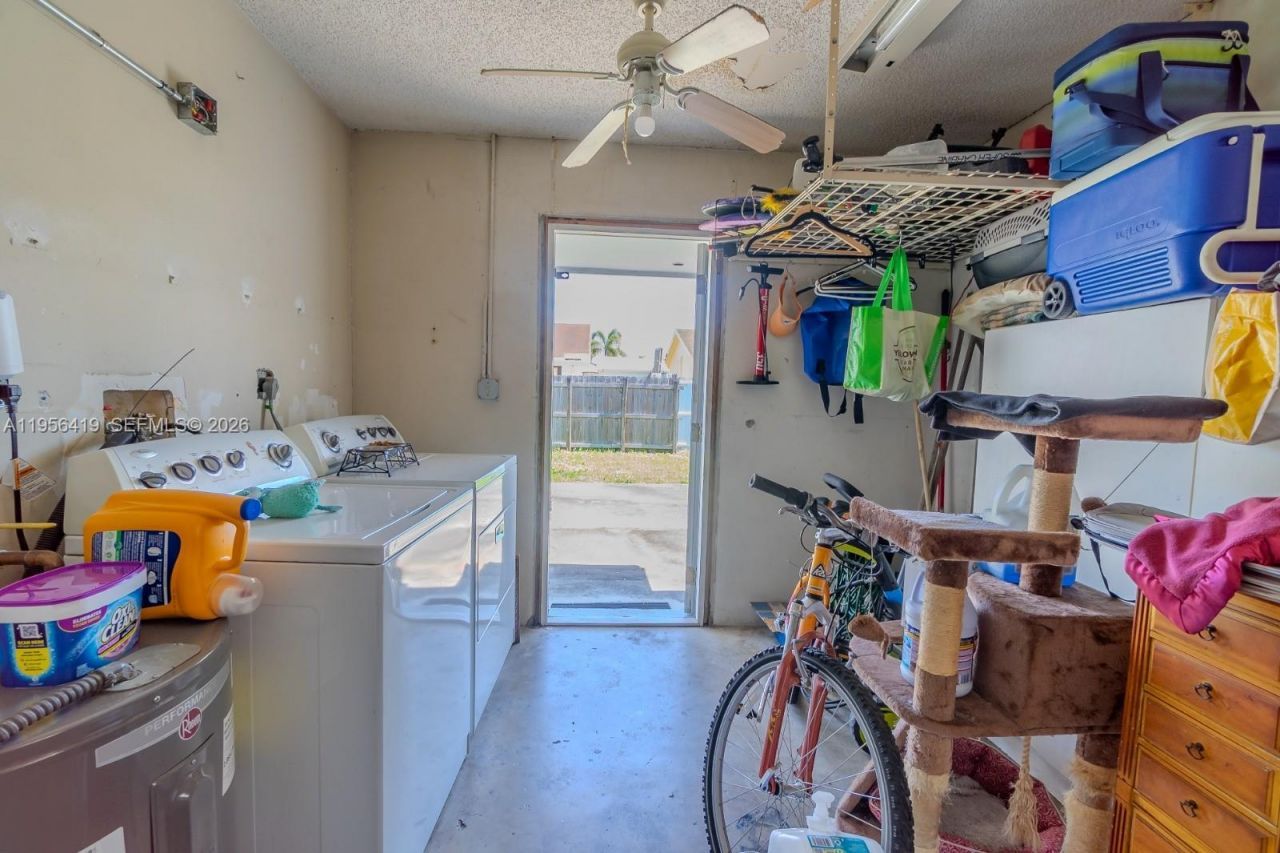 20013 NW 62nd Pl, Hialeah, FL 33015 Photo