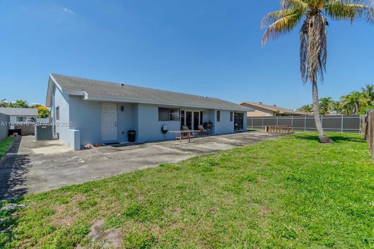 20013 NW 62nd Pl, Hialeah, FL 33015 Photo