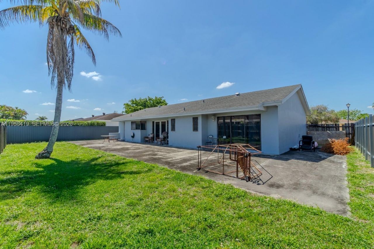 20013 NW 62nd Pl, Hialeah, FL 33015 Photo