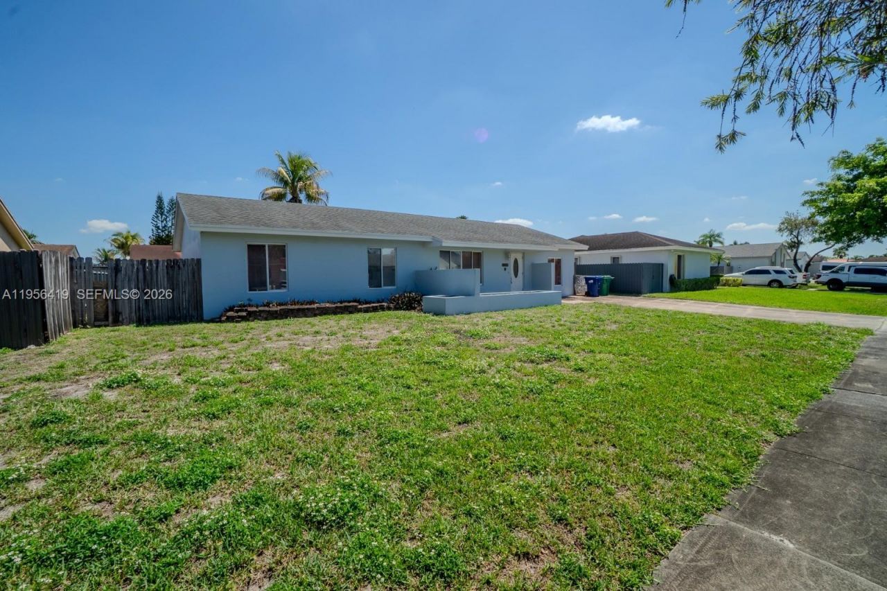 20013 NW 62nd Pl, Hialeah, FL 33015 Photo
