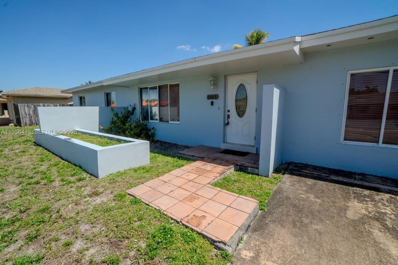 20013 NW 62nd Pl, Hialeah, FL 33015 Photo