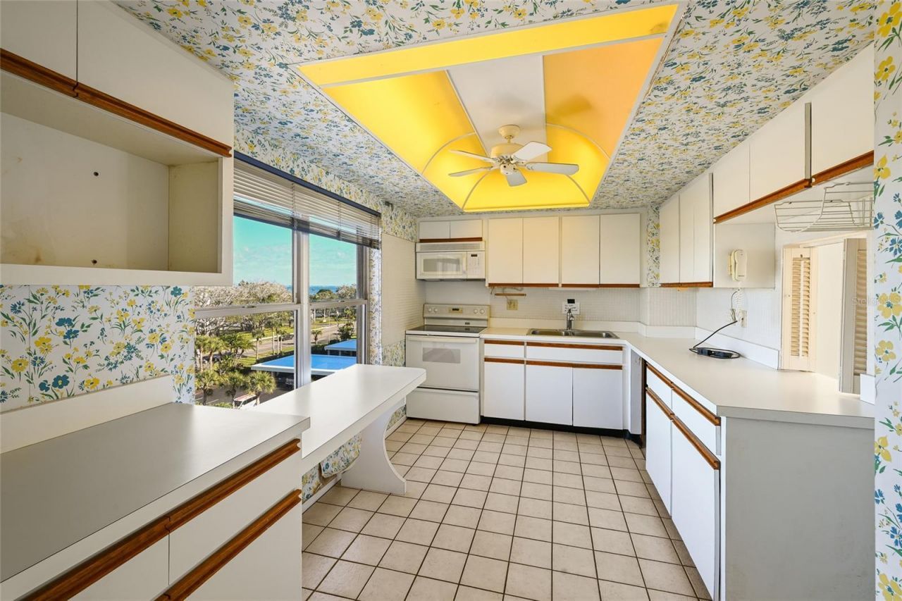 4401 Gulf Of Mexico Drive, Unit 601, Longboat Key, FL 34228 Photo