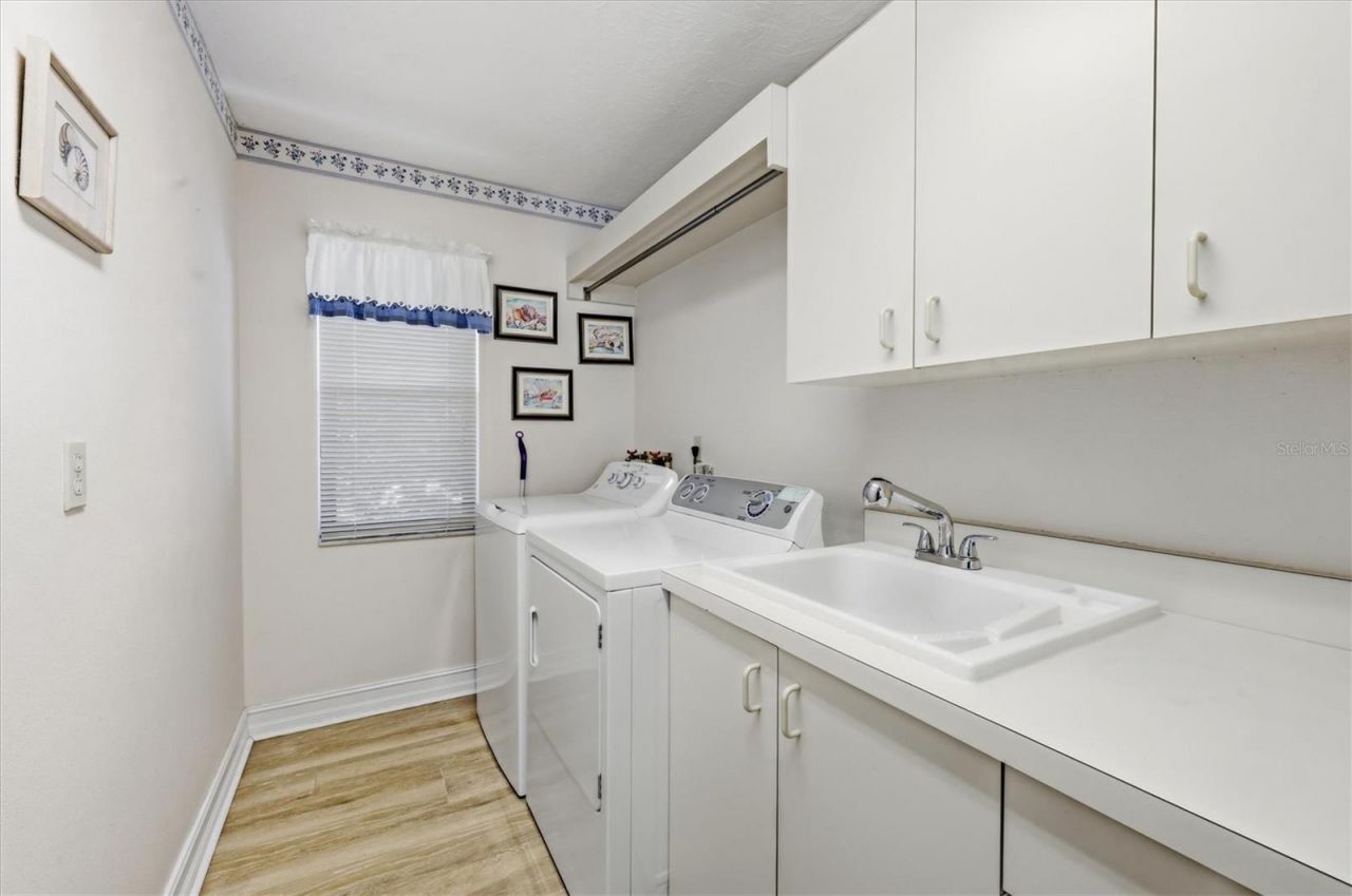 4221 Escondito Circle, Sarasota, FL 34238 Photo