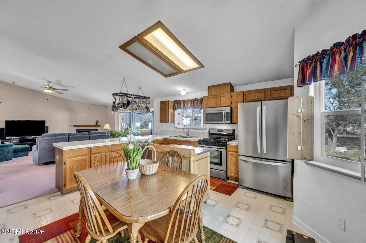 840 Russell Way, Gardnerville, NV 89460 Photo