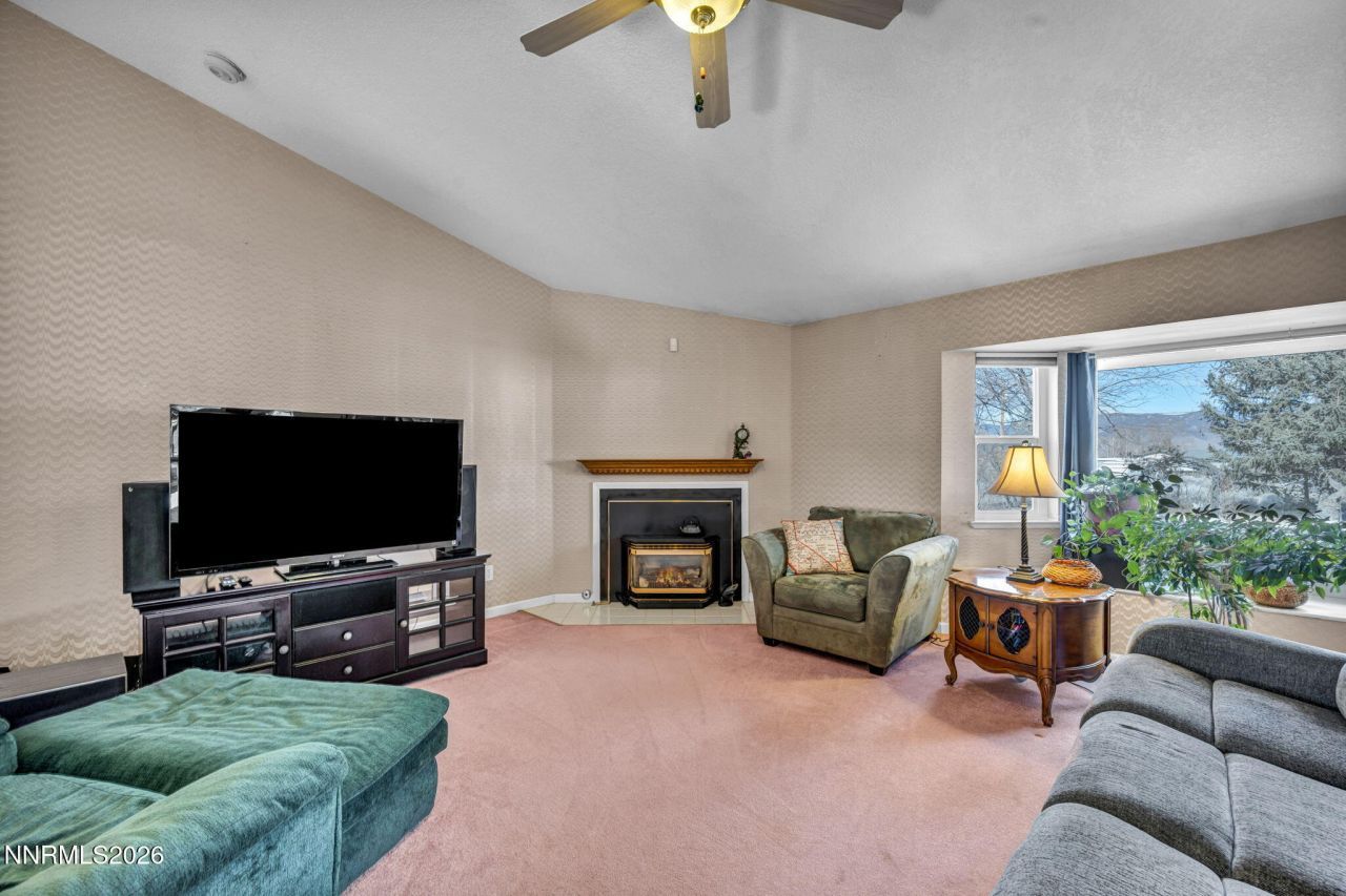 840 Russell Way, Gardnerville, NV 89460 Photo