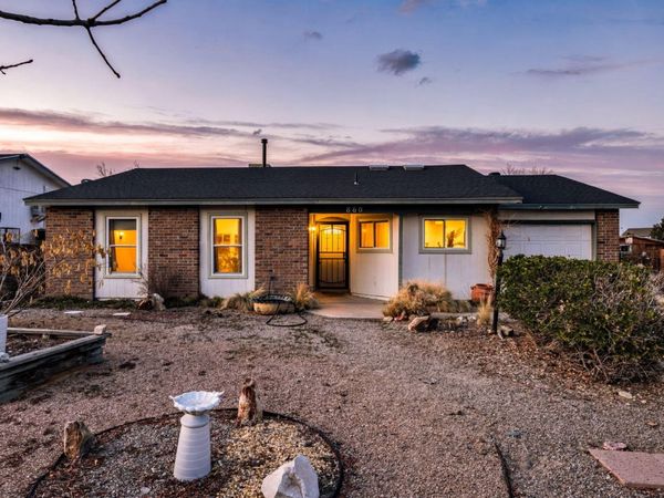 860 Amethyst Drive NE, Rio Rancho, NM 87124