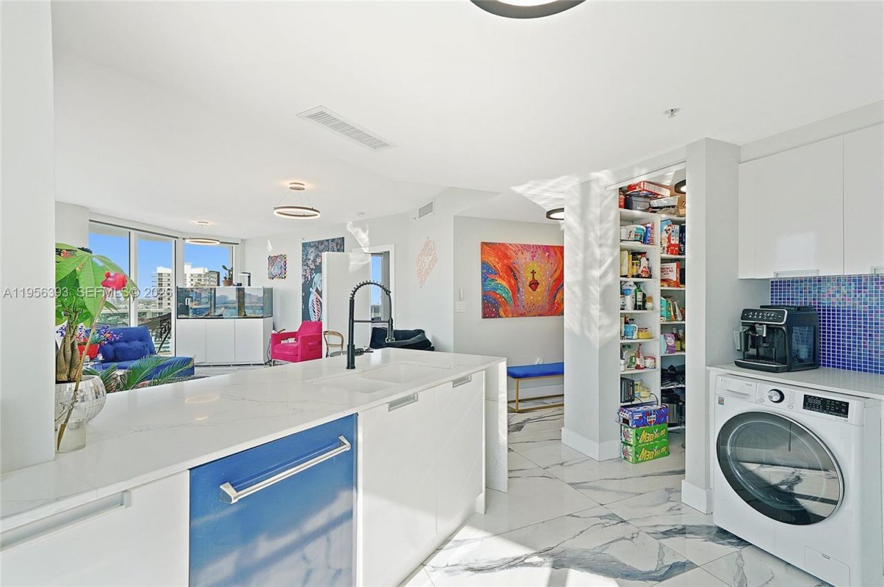 1881 79th St Cswy , Unit 1705, North Bay Village, FL 33141 Photo