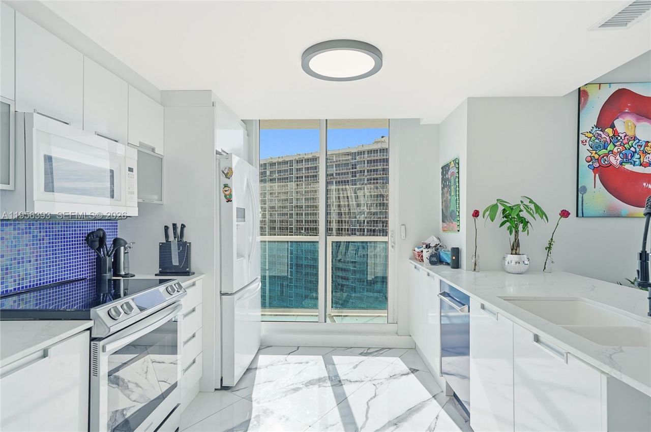 1881 79th St Cswy , Unit 1705, North Bay Village, FL 33141 Photo