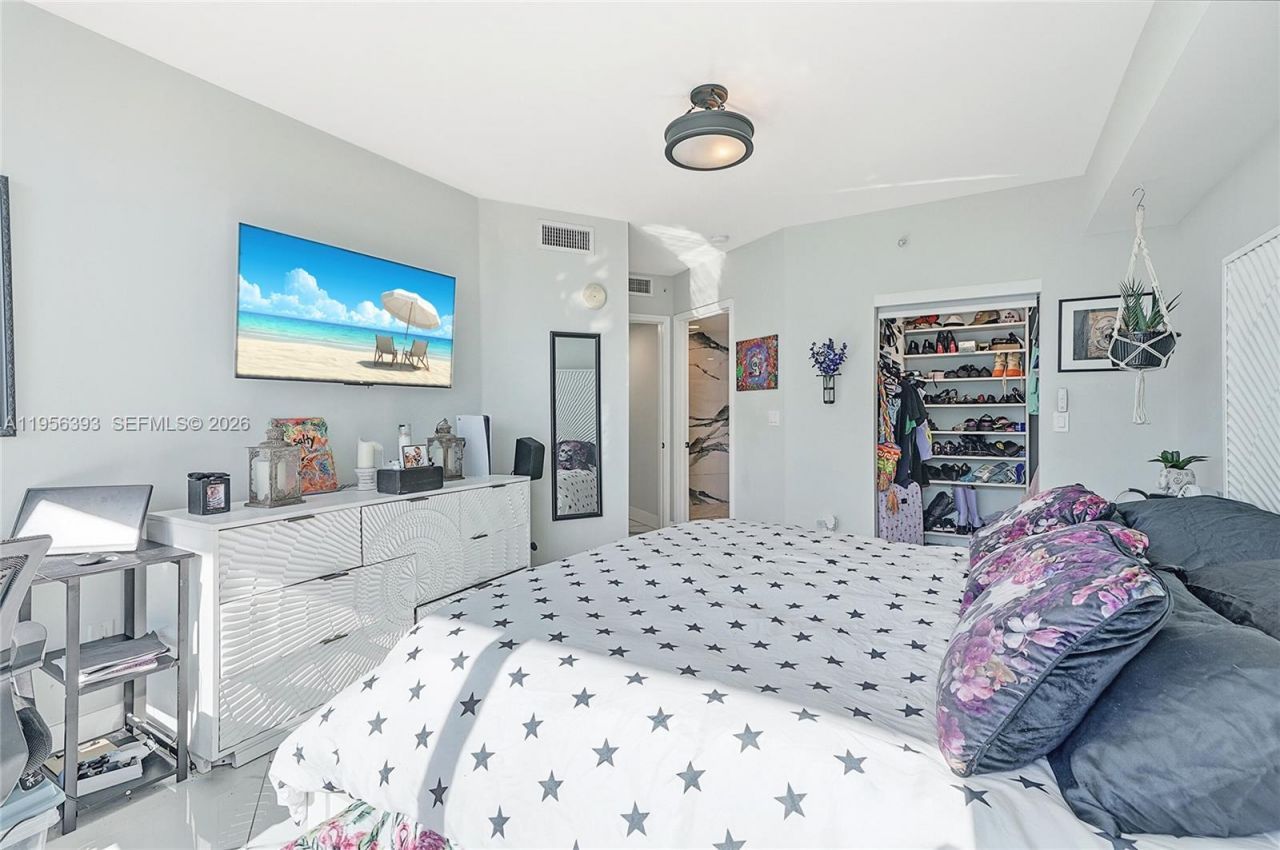 1881 79th St Cswy , Unit 1705, North Bay Village, FL 33141 Photo