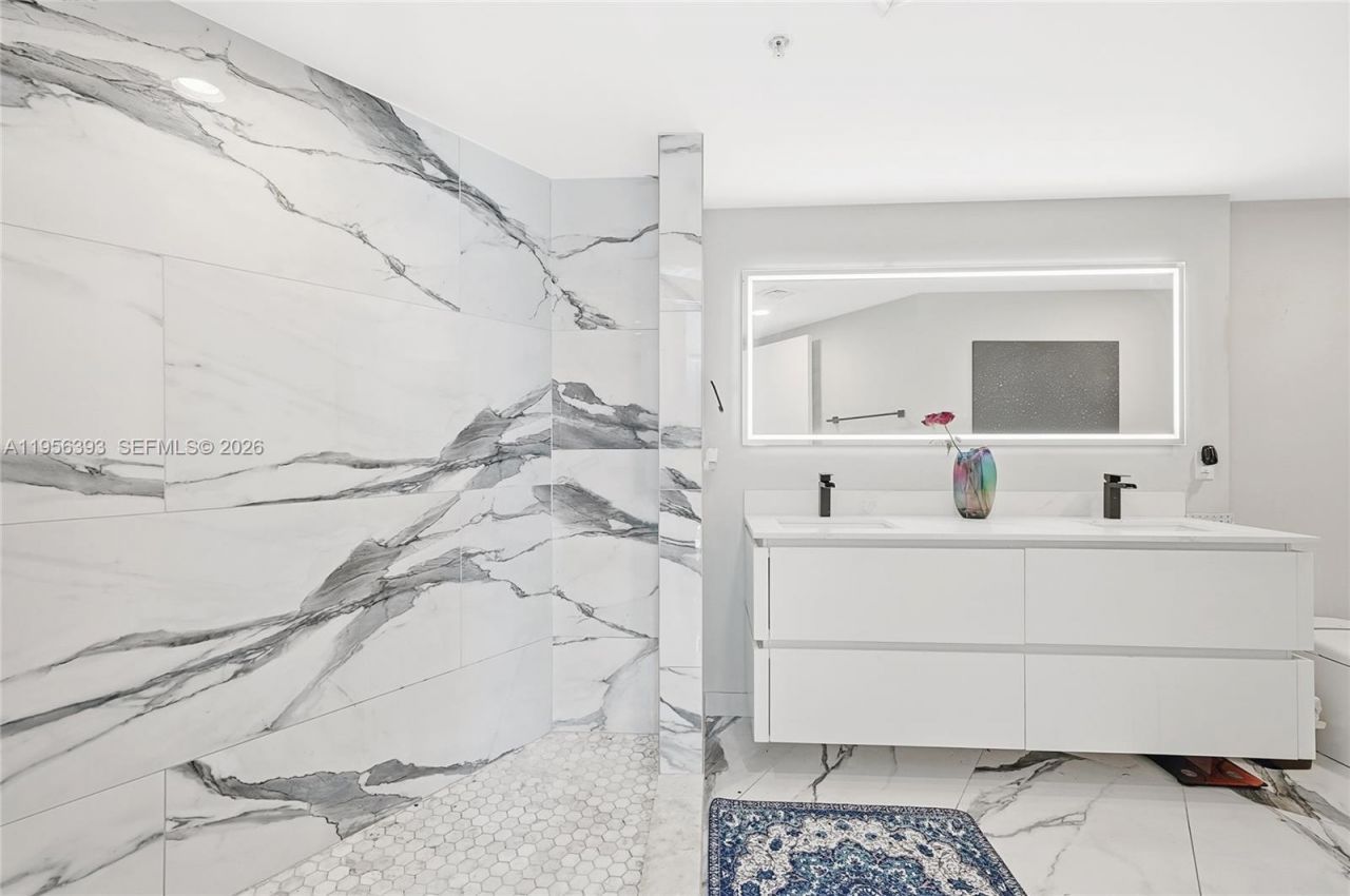 1881 79th St Cswy , Unit 1705, North Bay Village, FL 33141 Photo