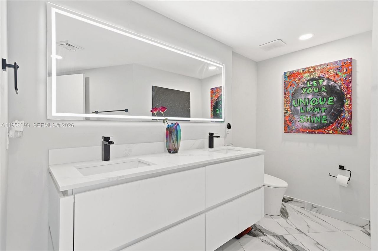 1881 79th St Cswy , Unit 1705, North Bay Village, FL 33141 Photo