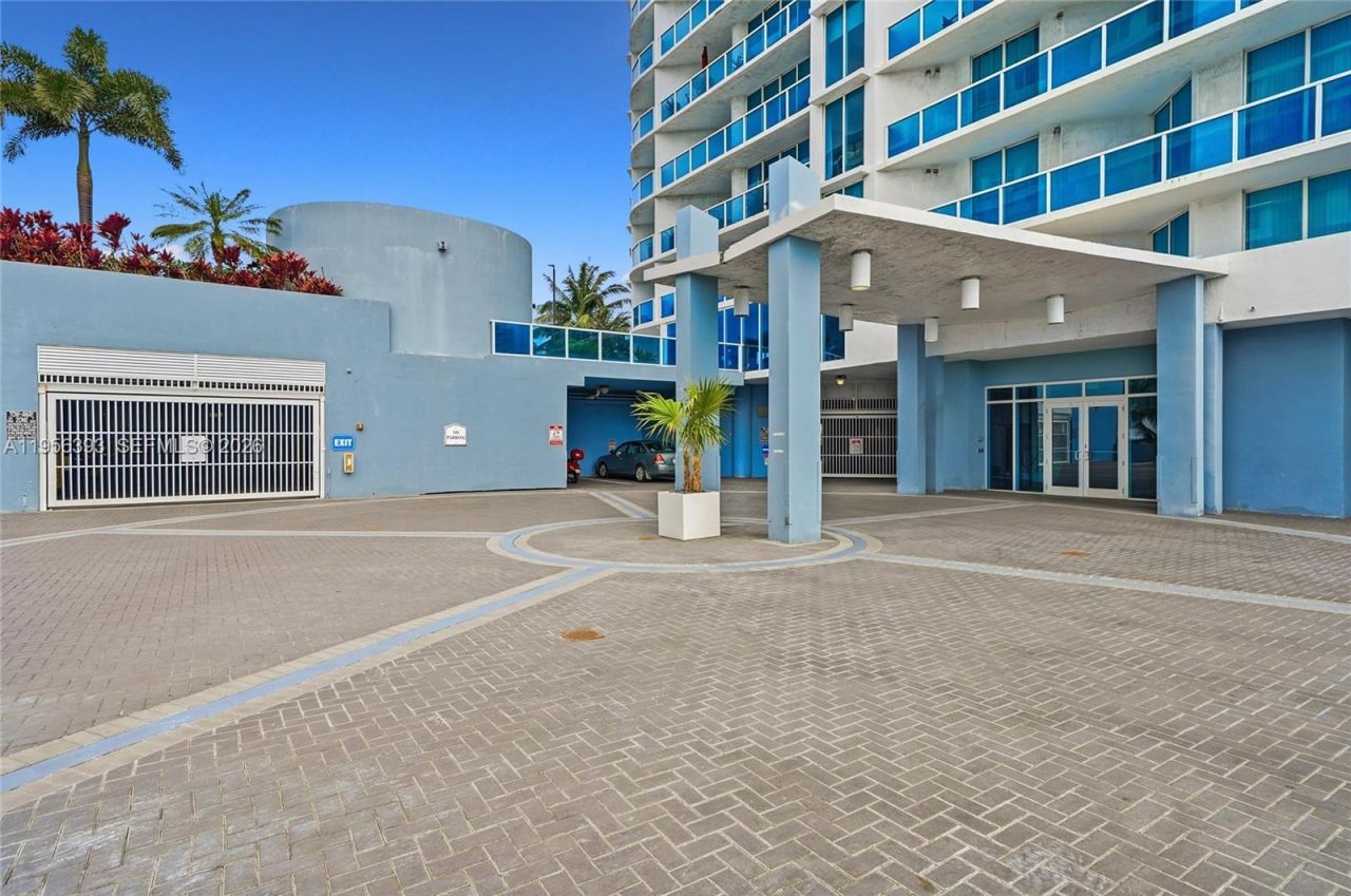 1881 79th St Cswy , Unit 1705, North Bay Village, FL 33141 Photo