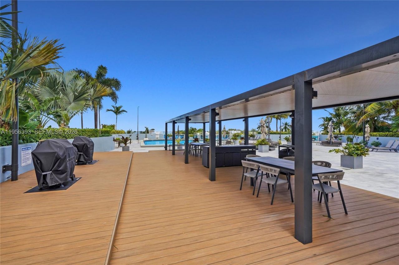 1881 79th St Cswy , Unit 1705, North Bay Village, FL 33141 Photo