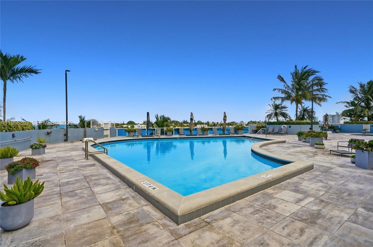 1881 79th St Cswy , Unit 1705, North Bay Village, FL 33141 Photo