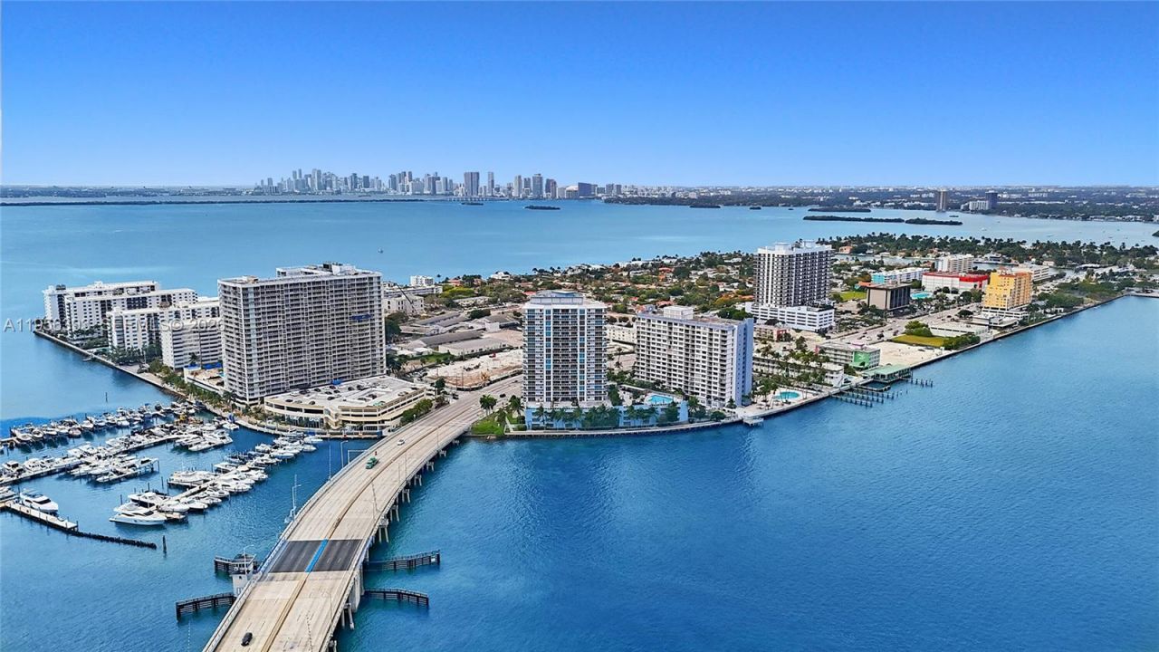 1881 79th St Cswy , Unit 1705, North Bay Village, FL 33141 Photo