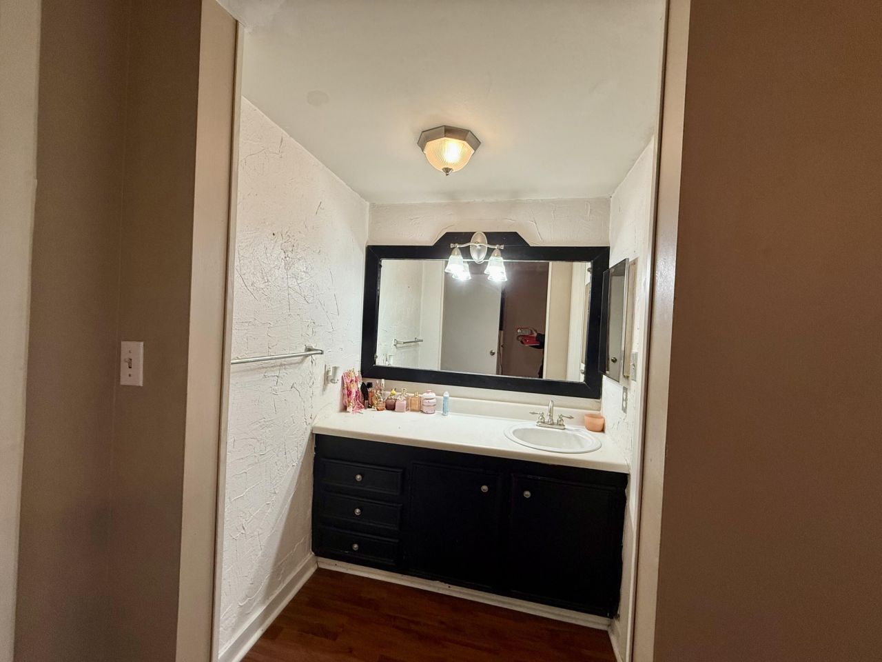 2251 Hillcrest Avenue Photo 4