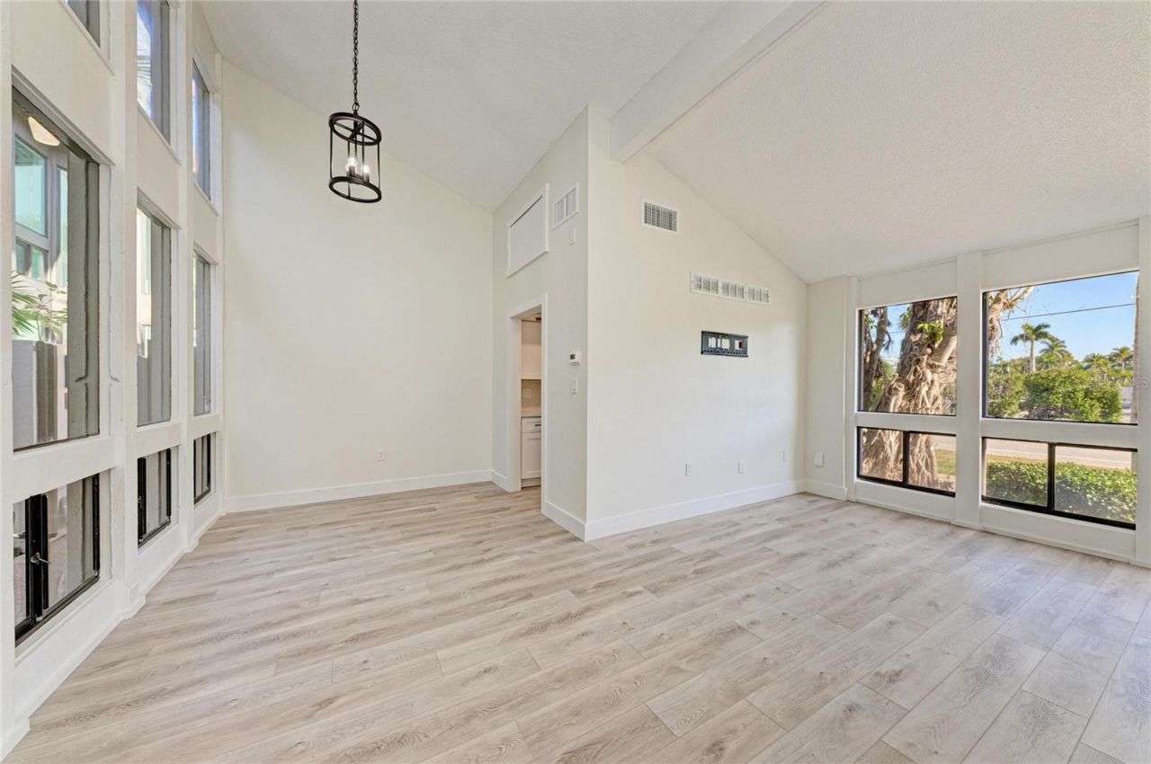 800 S Blvd Of The Presidents, Unit 9, Sarasota, FL 34236 Photo