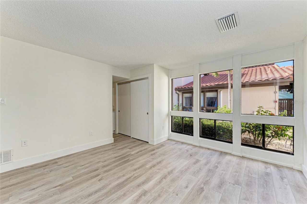 800 S Blvd Of The Presidents, Unit 9, Sarasota, FL 34236 Photo
