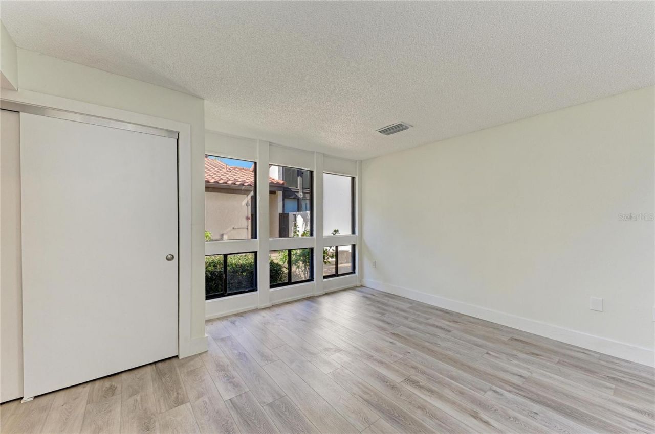 800 S Blvd Of The Presidents, Unit 9, Sarasota, FL 34236 Photo