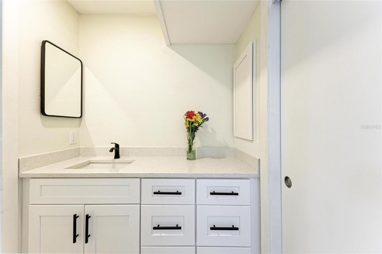 800 S Blvd Of The Presidents, Unit 9, Sarasota, FL 34236 Photo