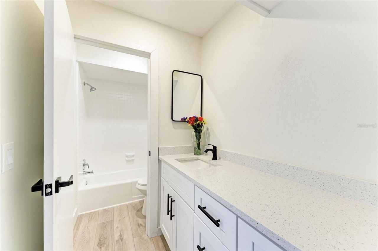 800 S Blvd Of The Presidents, Unit 9, Sarasota, FL 34236 Photo