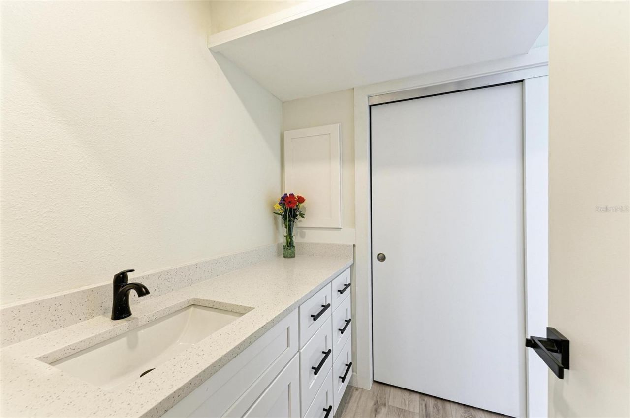 800 S Blvd Of The Presidents, Unit 9, Sarasota, FL 34236 Photo