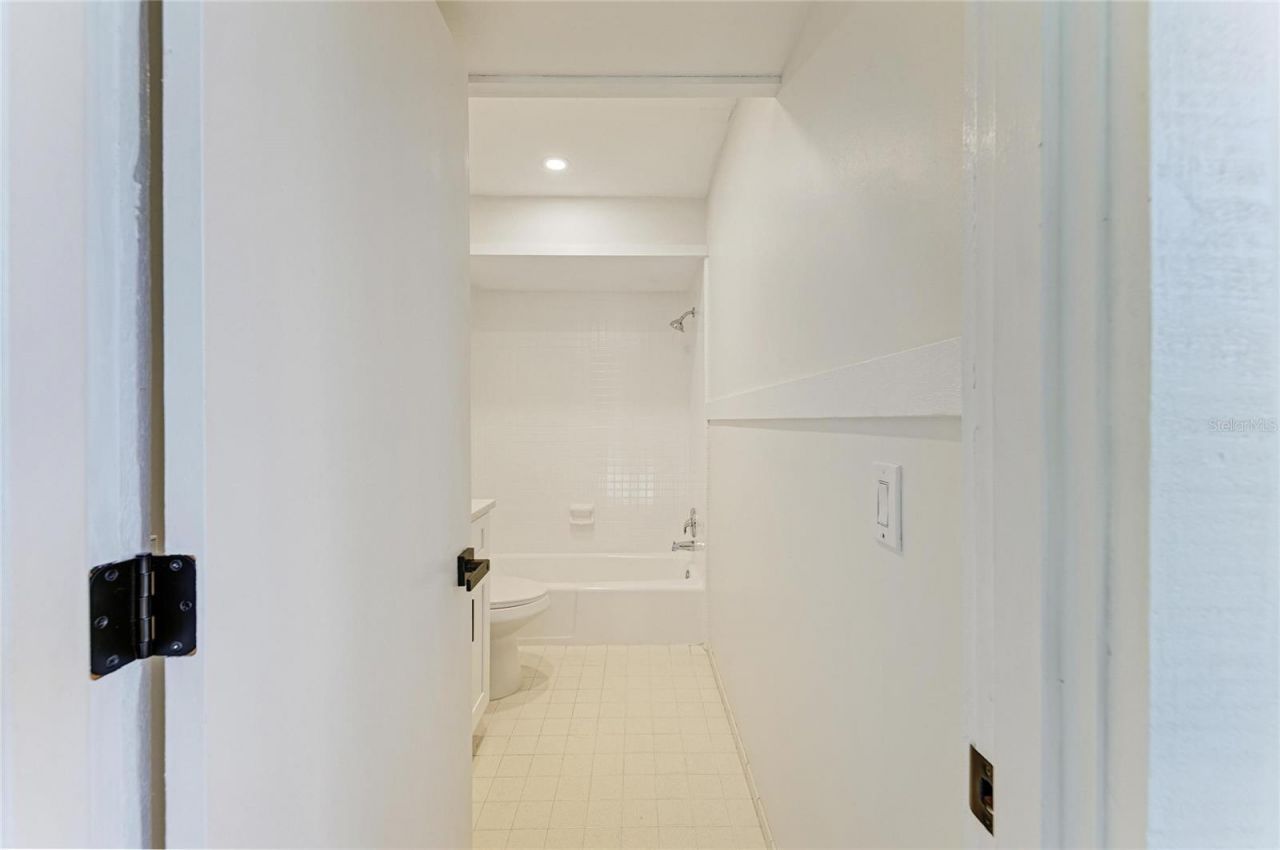 800 S Blvd Of The Presidents, Unit 9, Sarasota, FL 34236 Photo