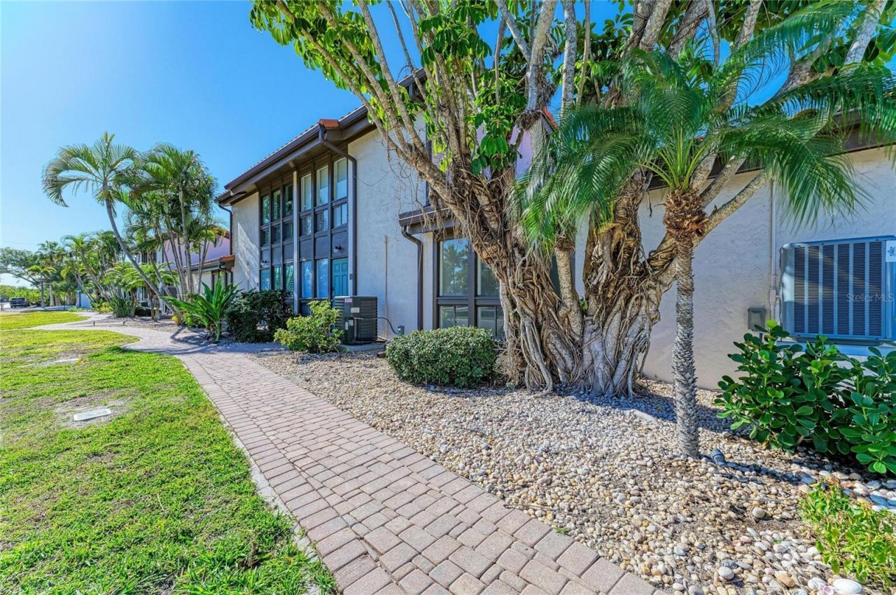 800 S Blvd Of The Presidents, Unit 9, Sarasota, FL 34236 Photo