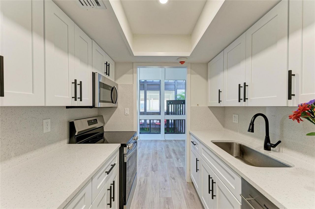 800 S Blvd Of The Presidents, Unit 9, Sarasota, FL 34236 Photo