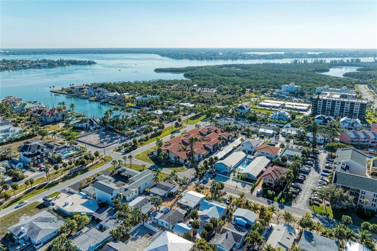 800 S Blvd Of The Presidents, Unit 9, Sarasota, FL 34236 Photo