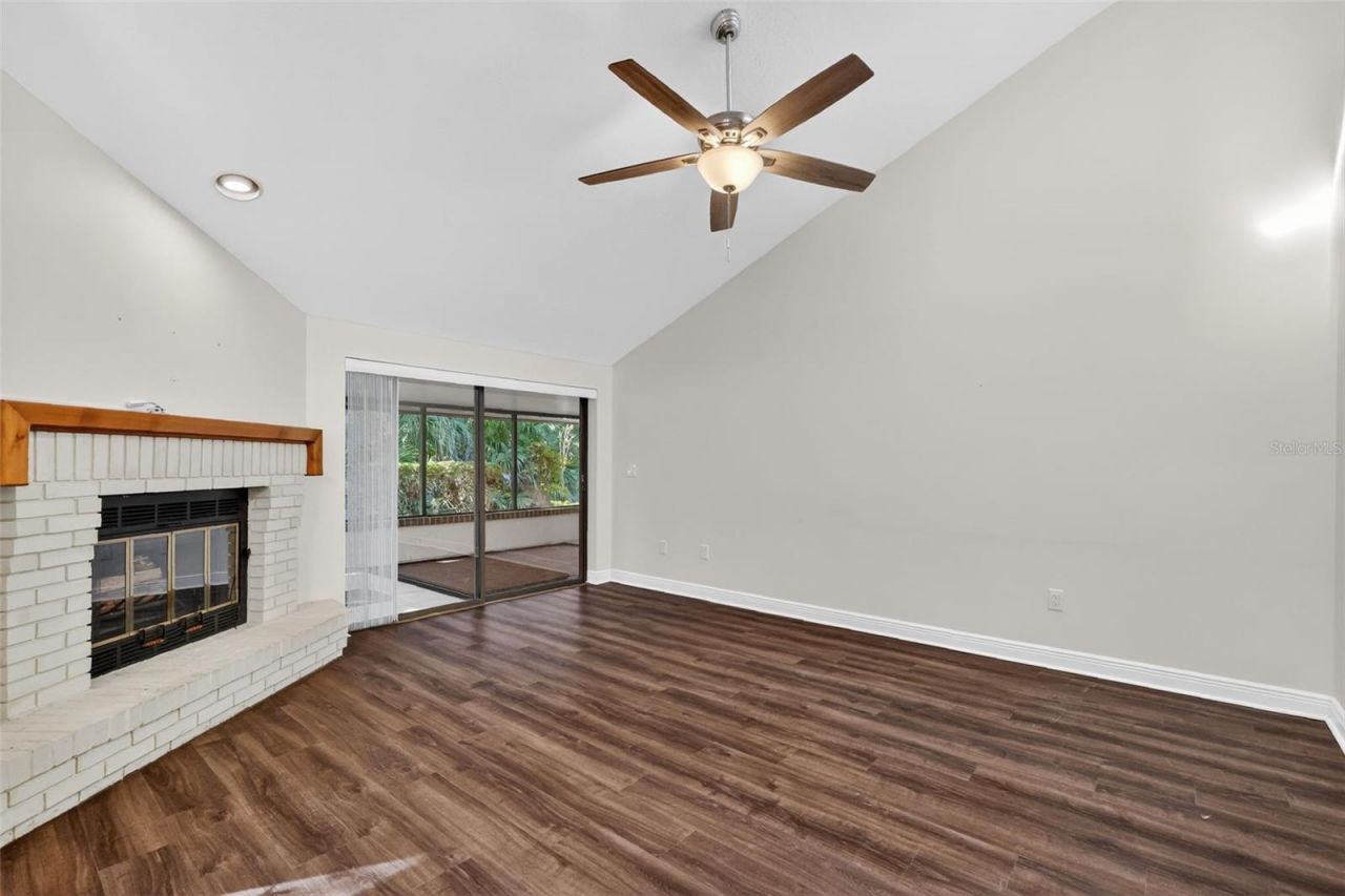 301 Clusterwood Drive, Yalaha, FL 34797 Photo